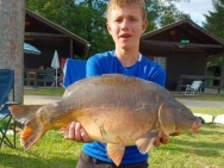 kapr 64 cm